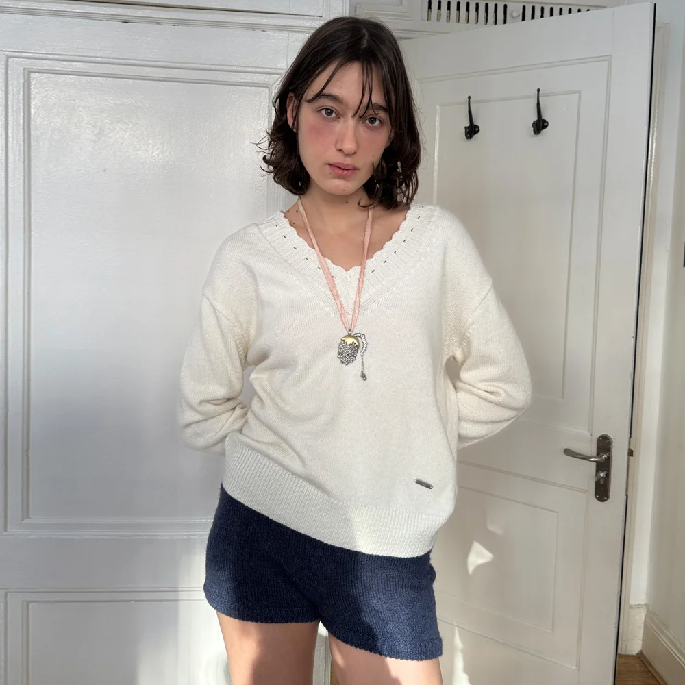 Scallop V-Neck Pullover Knit (Cream)