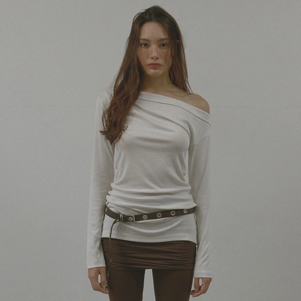 FOLD ONE SHOULDER T (IVORY)