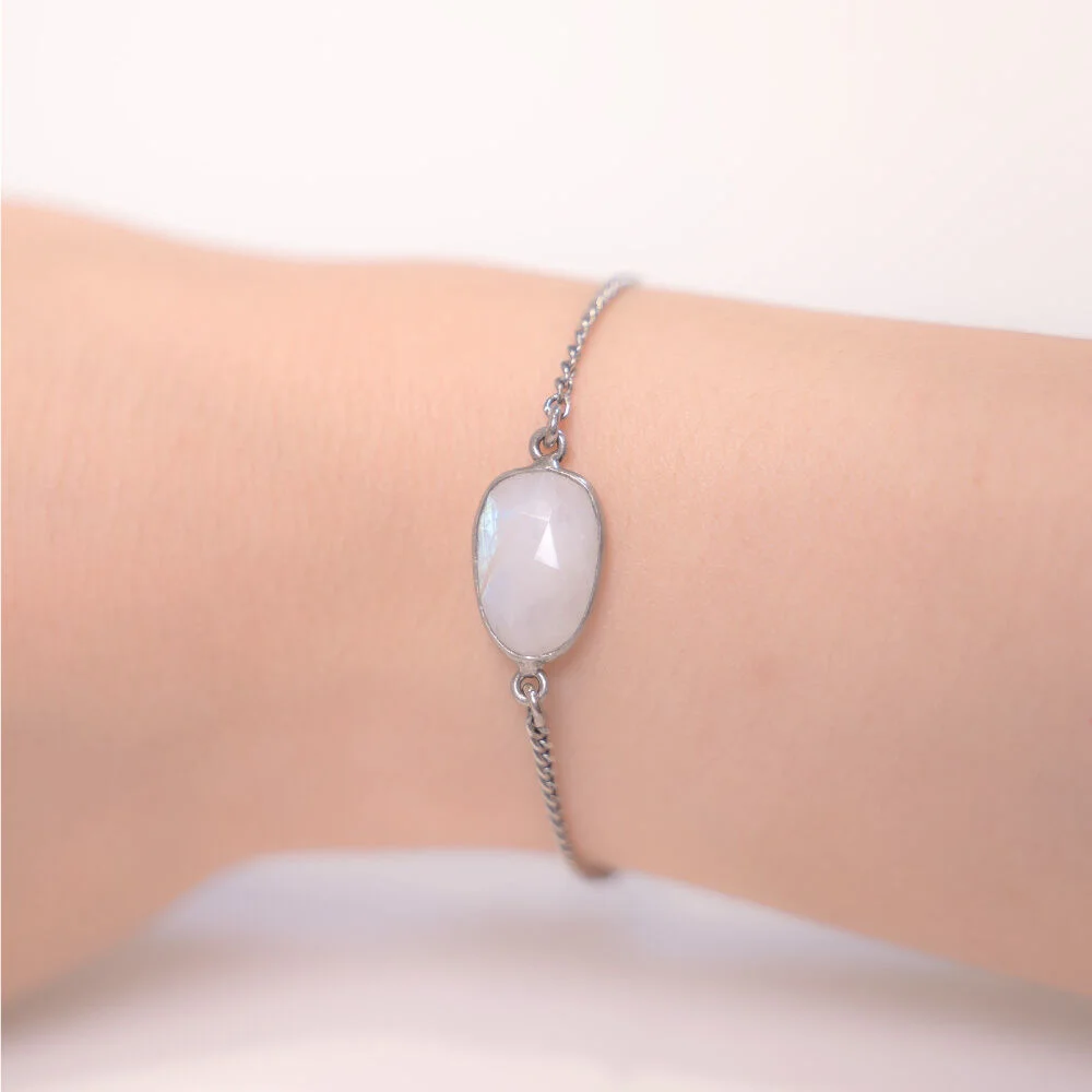 HR 64B_Egg Shape Cut Moonstone Bracelet (Silver 925)
