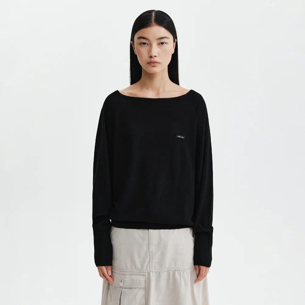 BETWING FIT BOAT NECK KNIT PULLOVER IN BLACK