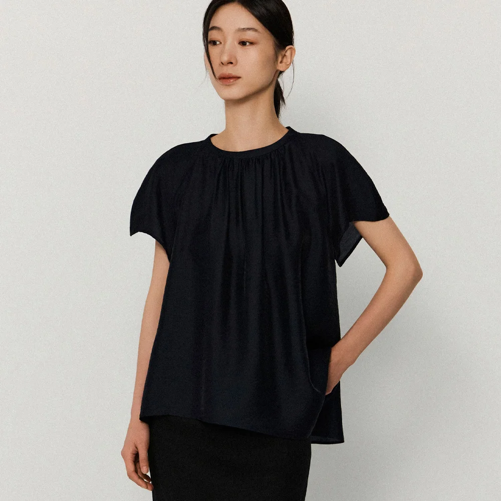 Muted shine neck-shirring blouse_navy