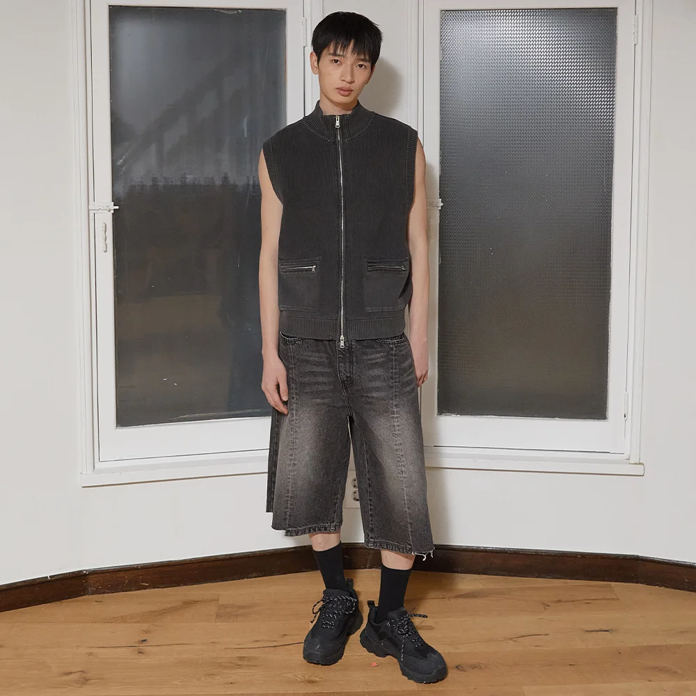 HEM POINT BERMUDA DENIM PANTS FOR MEN IN CHARCOAL