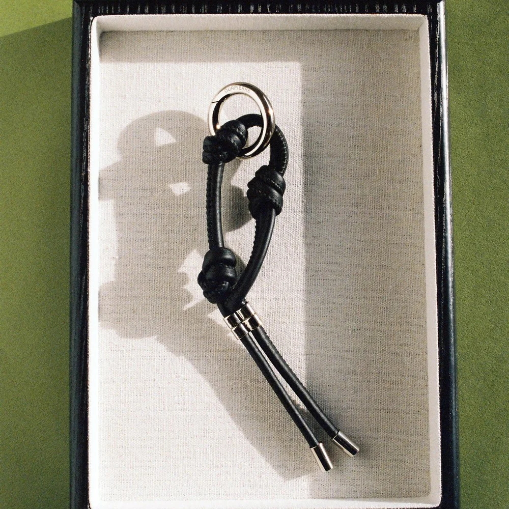 BLACK MATT LEATHER KEYRING