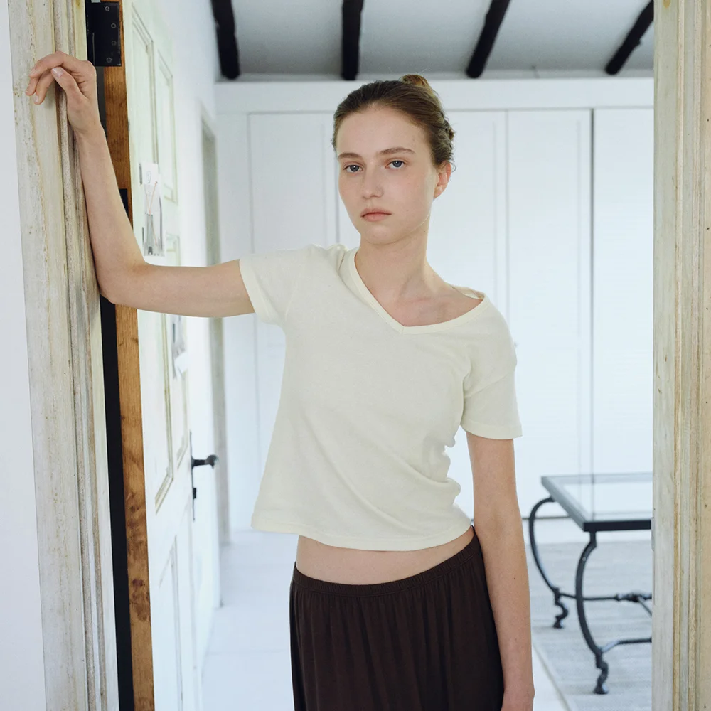 ESSENTIAL V-NECK T-SHIRTS_VANILLA