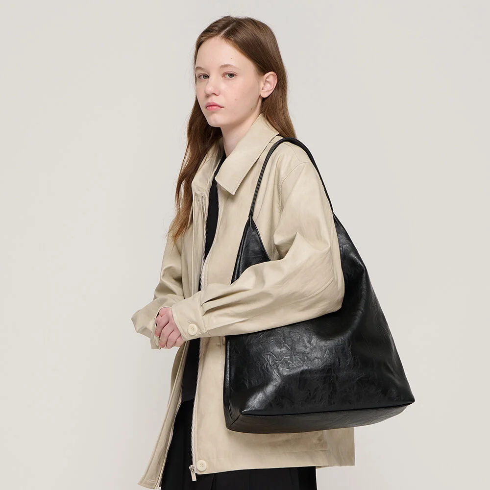 皮革 肩部 Hobo Bag (黑色)
