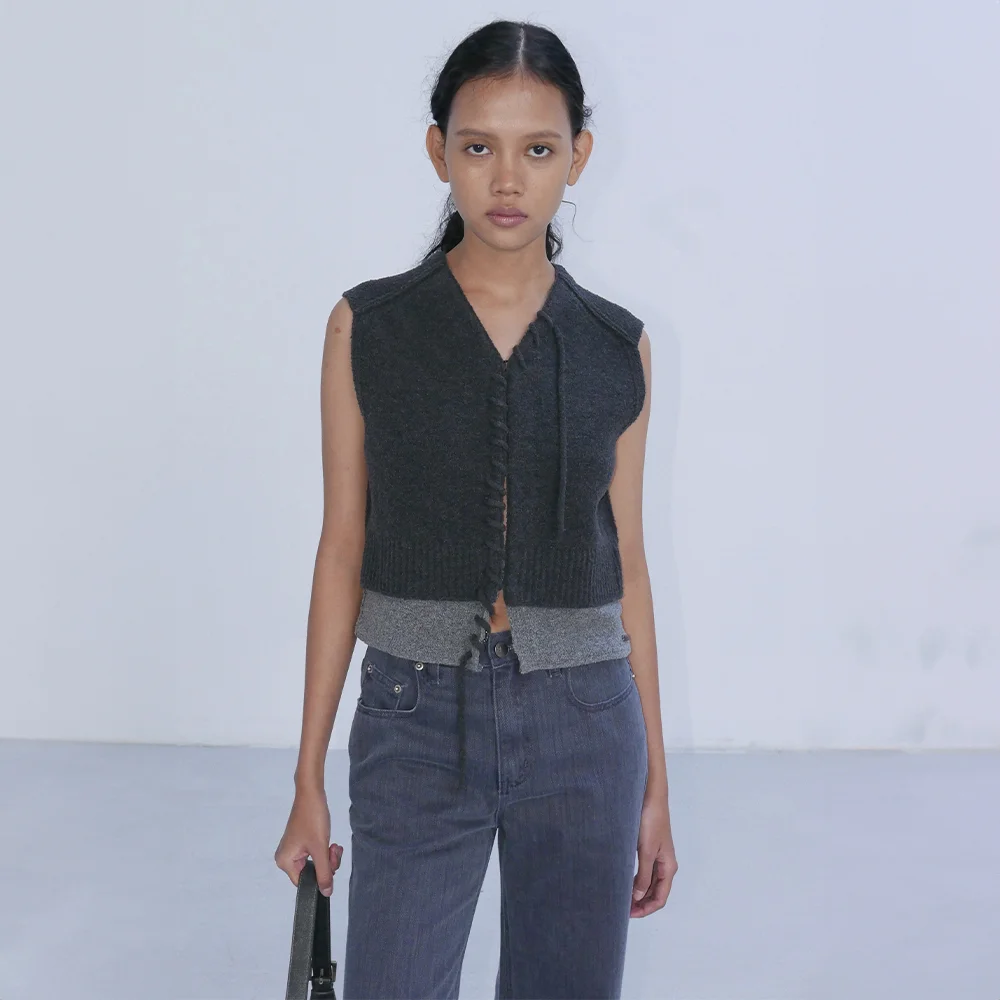 SUPERFINE MERINO WOOL SEWED VEST - DARK GREY