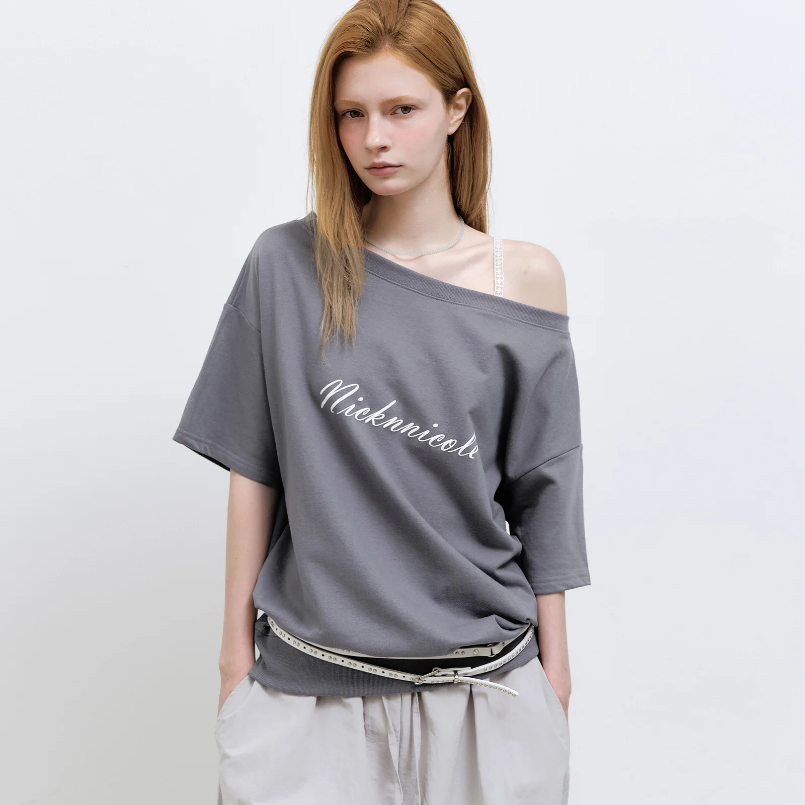 OFF SHOULDER LETTERING SWEAT TOP_CHARCOAL