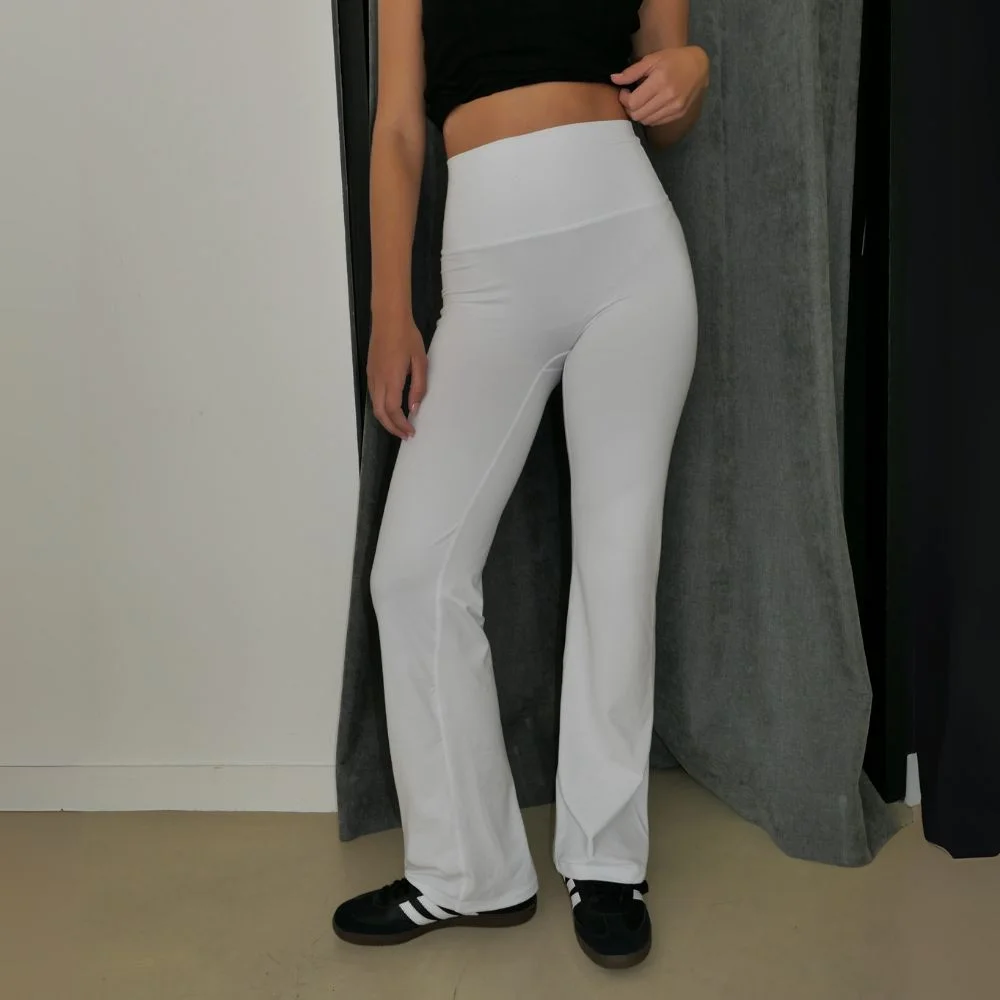 Butter Flare Pants 白色