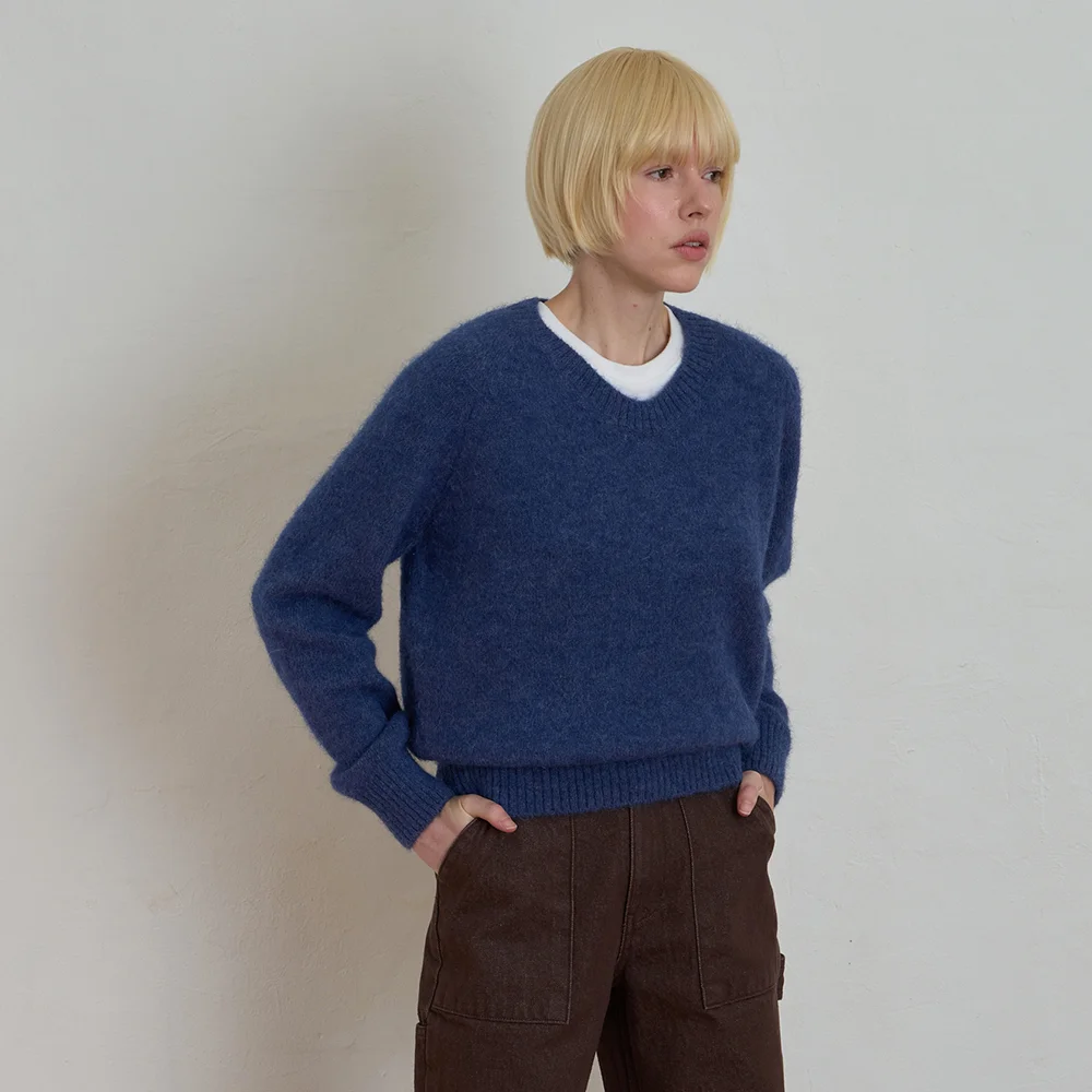 Nelly Oval-Neck Knit (Blue)