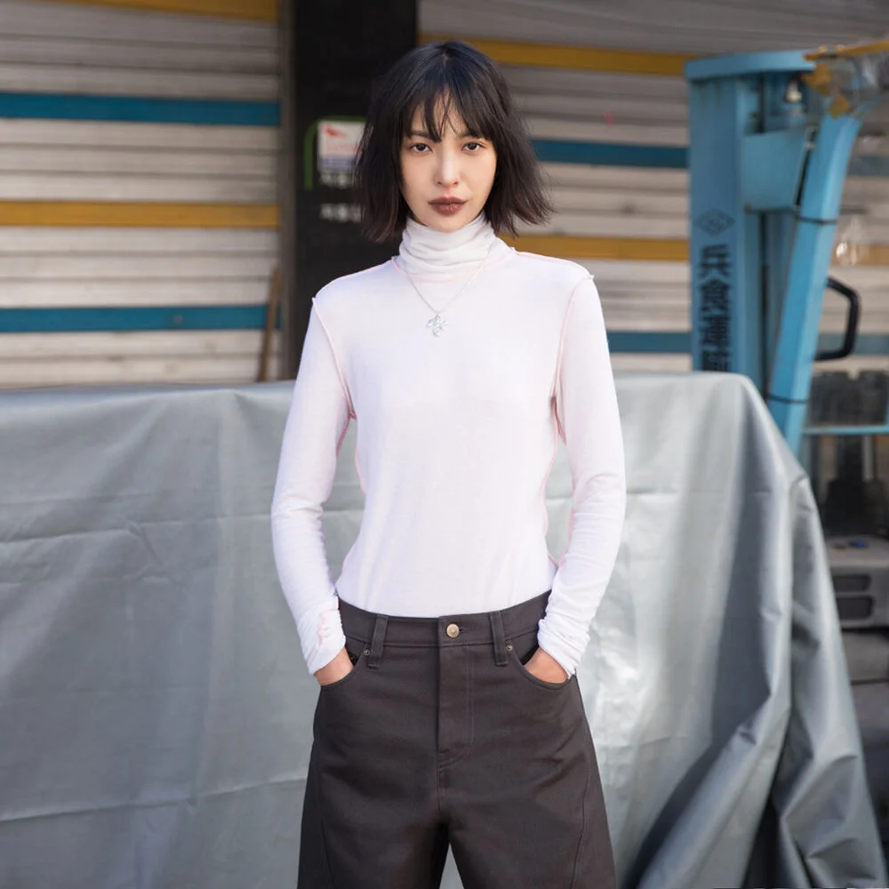 INSIDE-OUT SLIM TURTLENECK / OFF WHITE