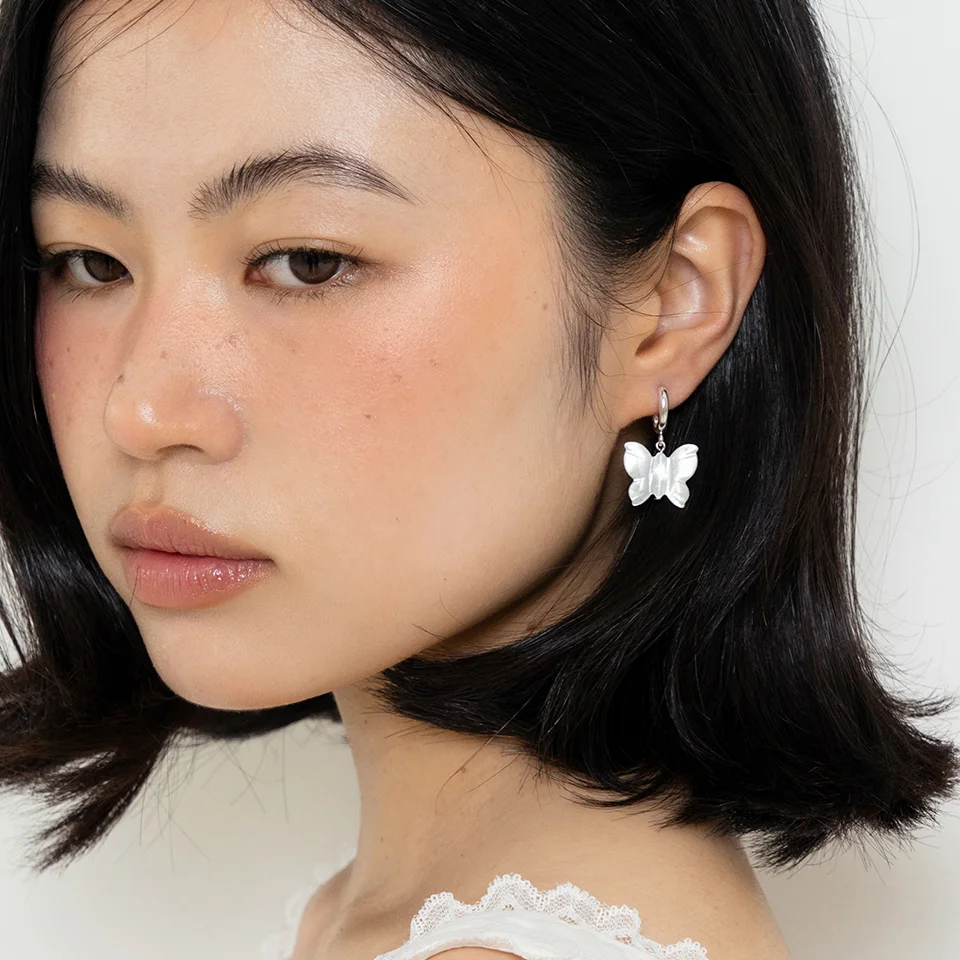 white navi drop earring