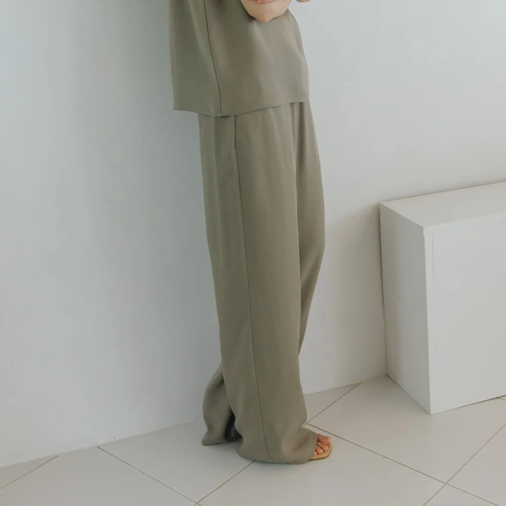 VEIL TENCEL GABARDINE PANTS (PALE KHAKI)