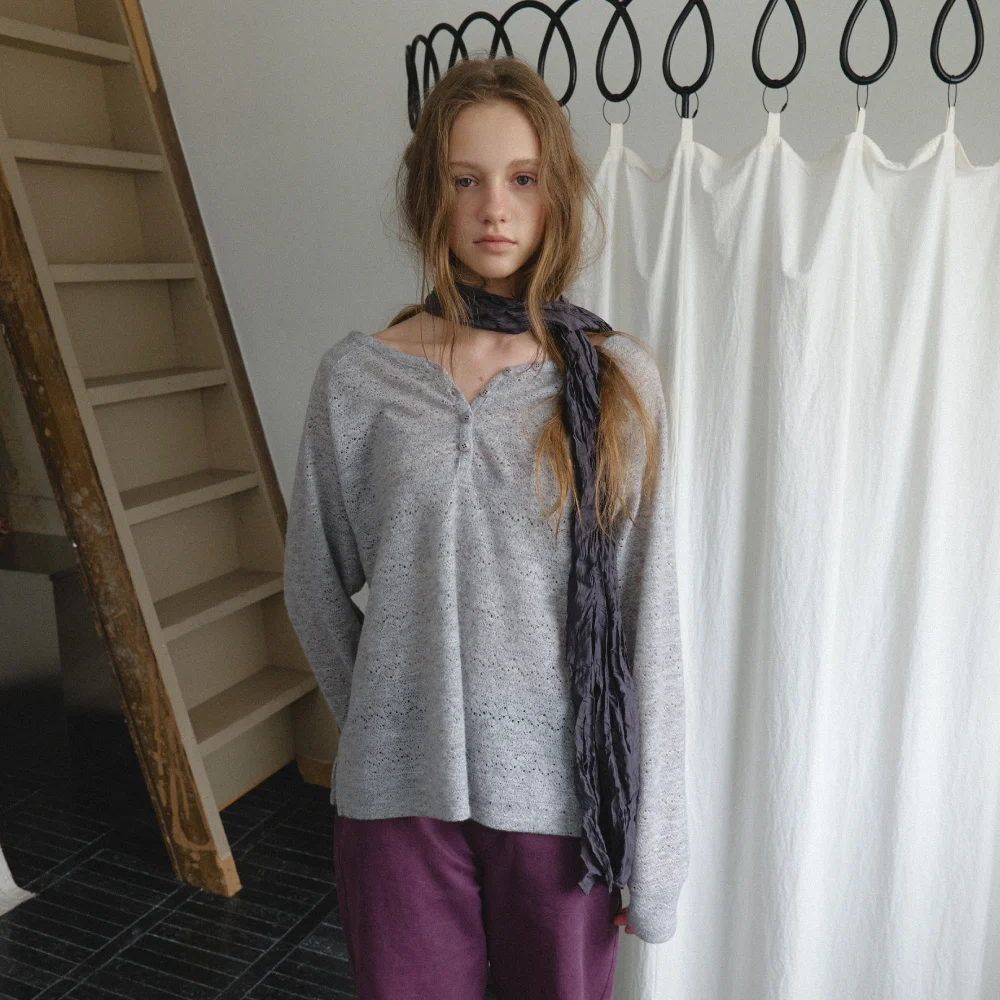Charis Crinkle Scarf_Charcoal