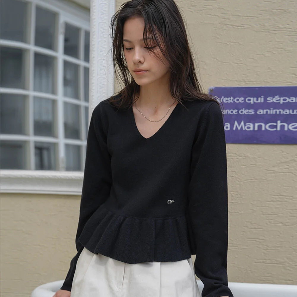 V-neck Flare Shirring Knit