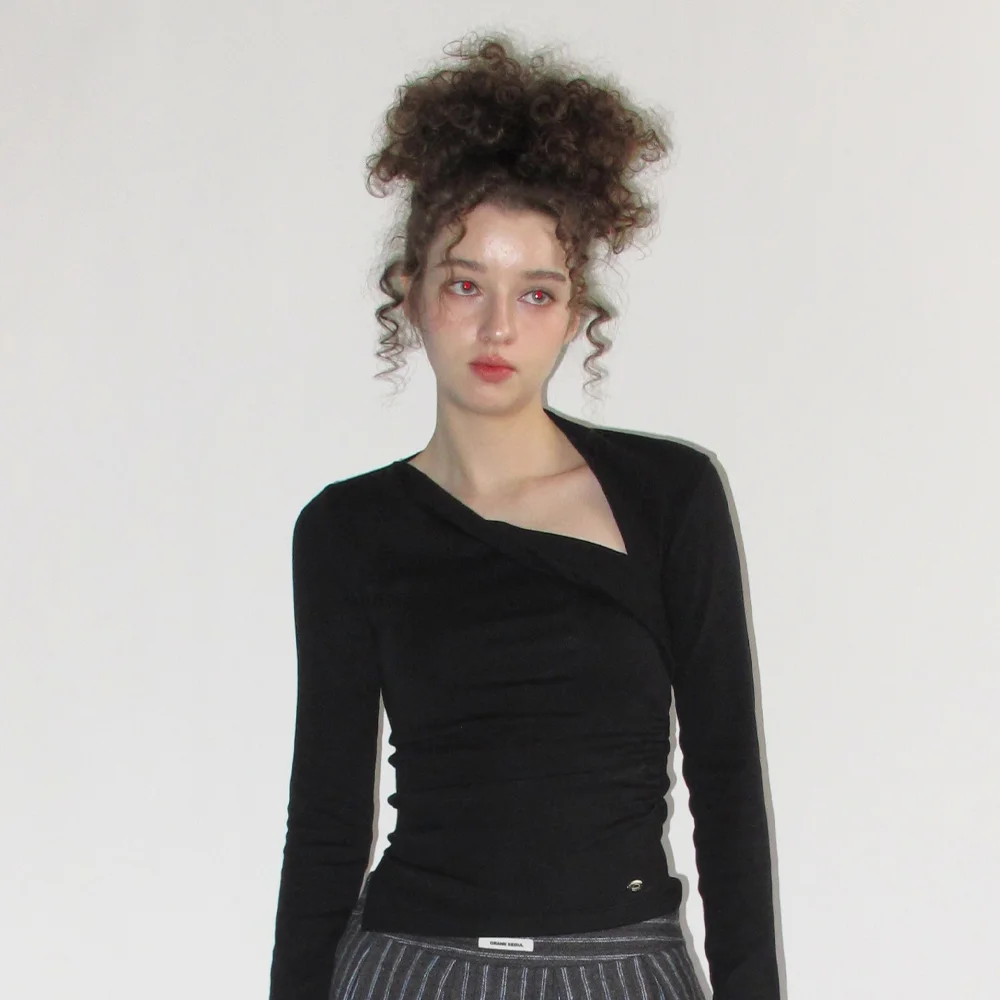 TWIST NECK SHIRRING TOP_BLACK