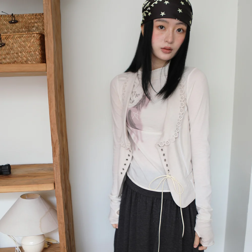 SUEDE SCALLOP COLLAR LACE-UP VEST IVORY