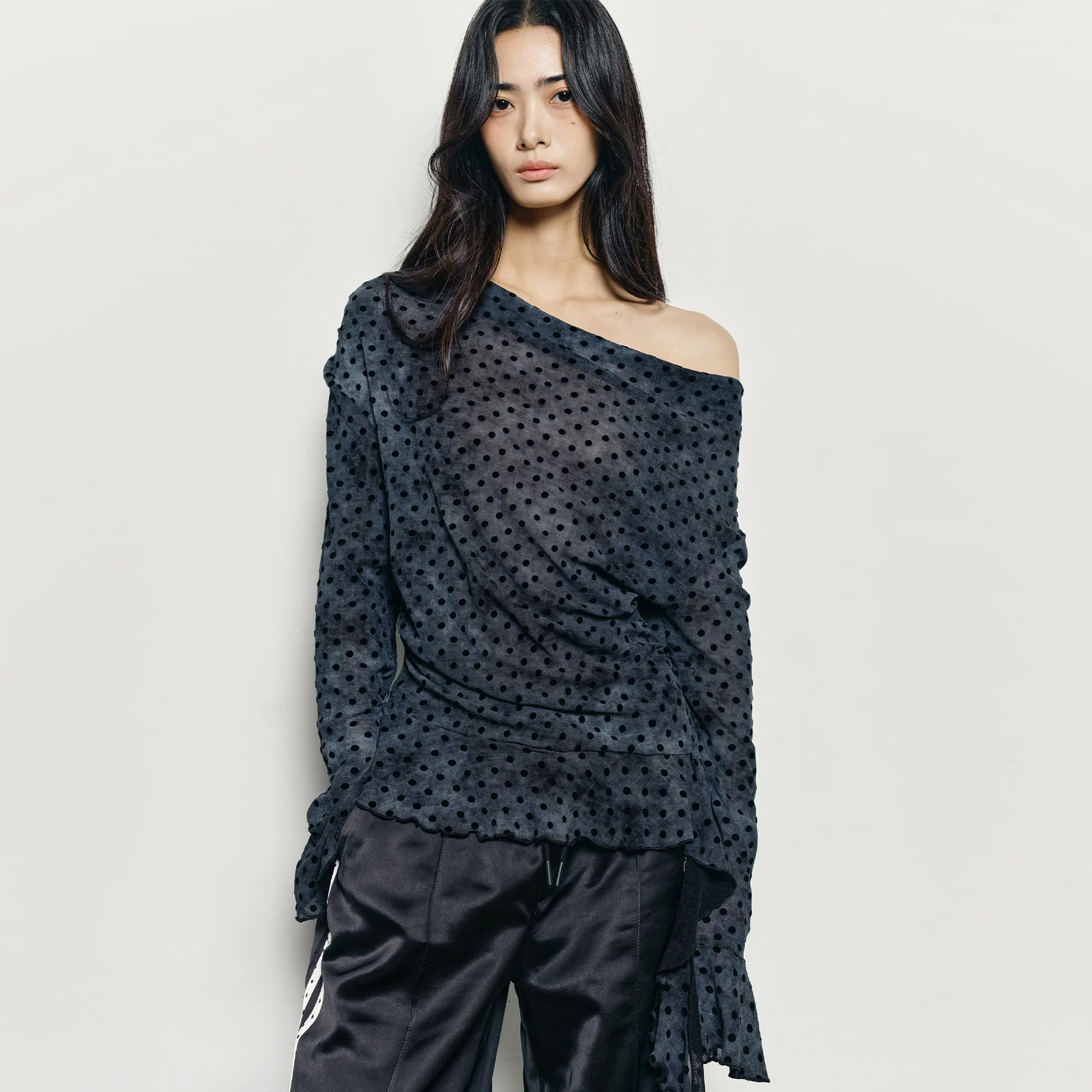 VINTAGE DOT DRAPE SHIRRING TOP_CHARCOAL
