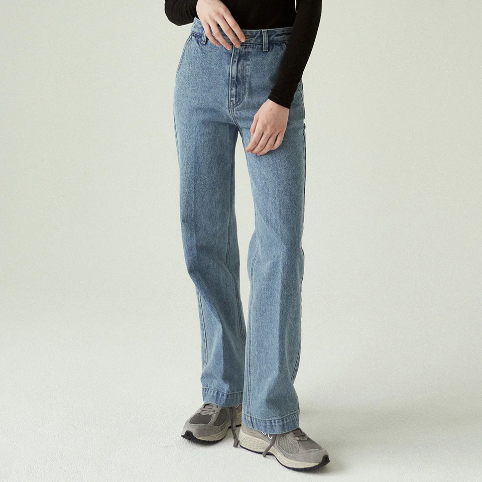 boot cut jeans (light blue)
