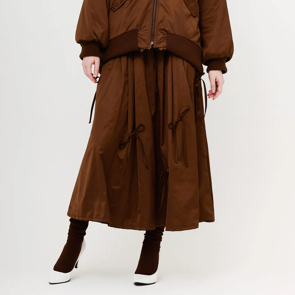 THREE TUCK SATIN RIBBON LONG SKIRT(BROWN)