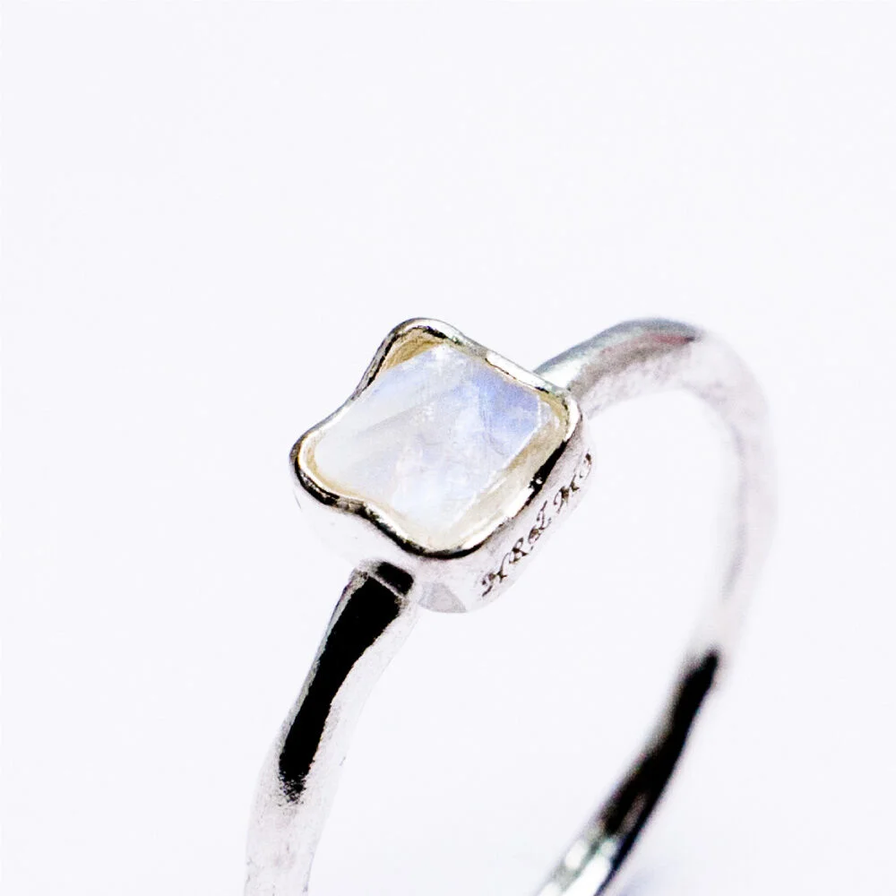 HR 178R_Rainbow Moonstone Ring (Silver 925)