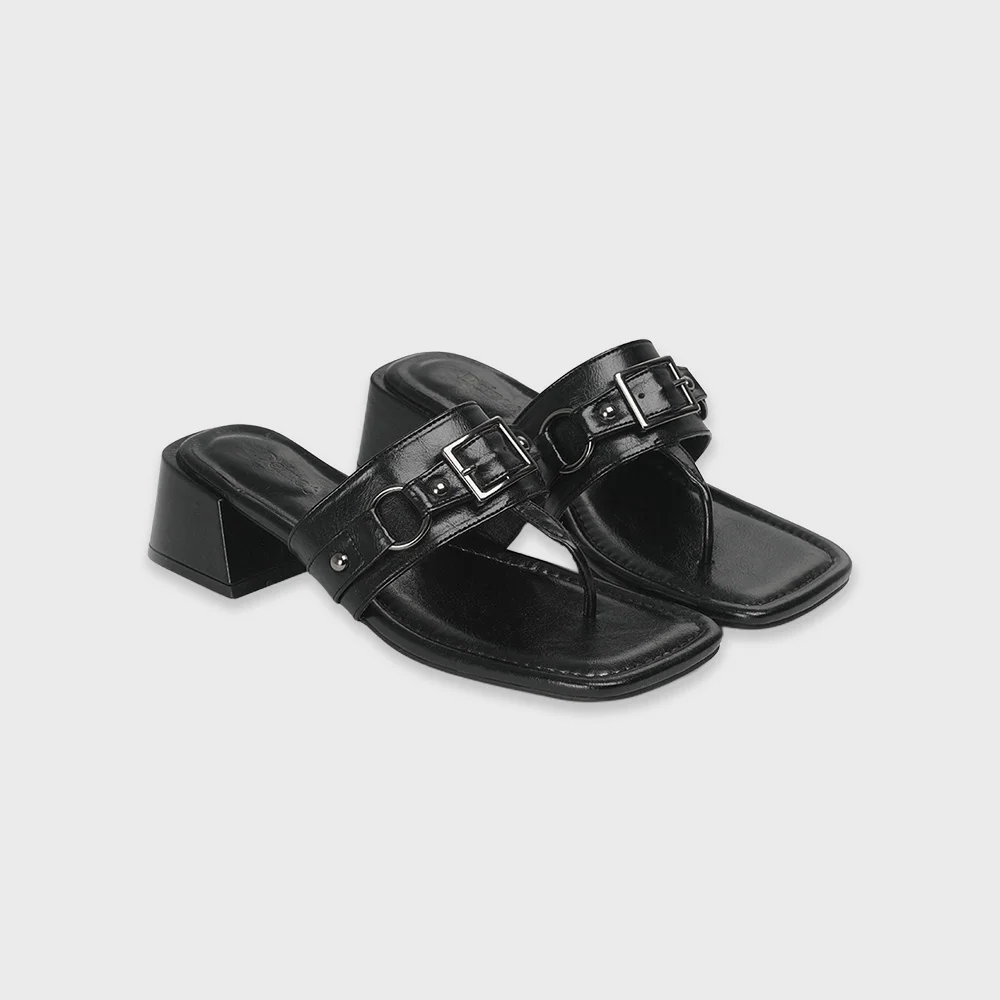 STUD SQUARE FLIP FLOP IN BLACK