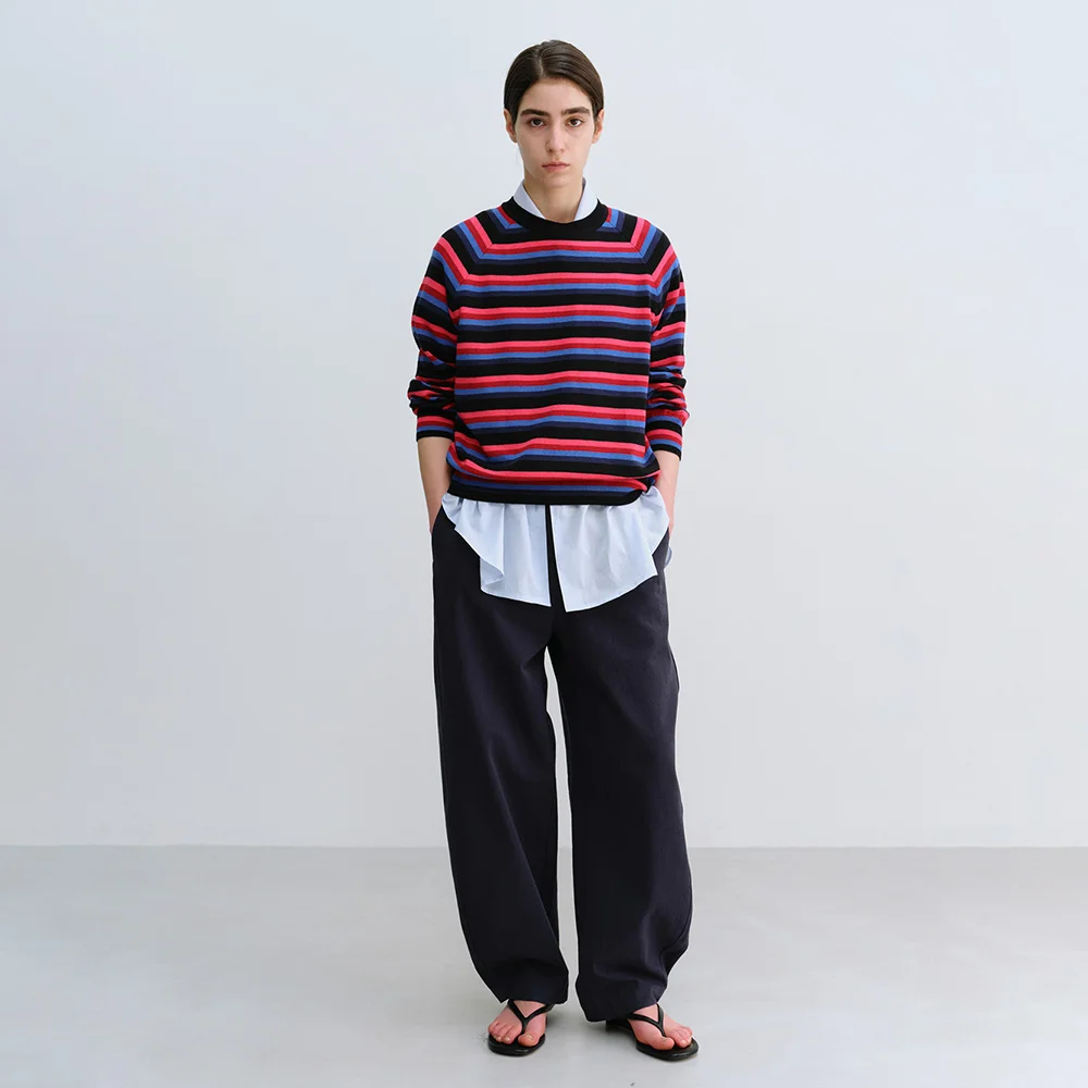 Soft Curved Pants in Navy