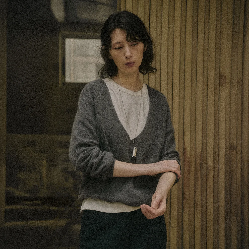 NOTTINGHILL FOX DEEP V-NECK KNIT_CHARCOAL