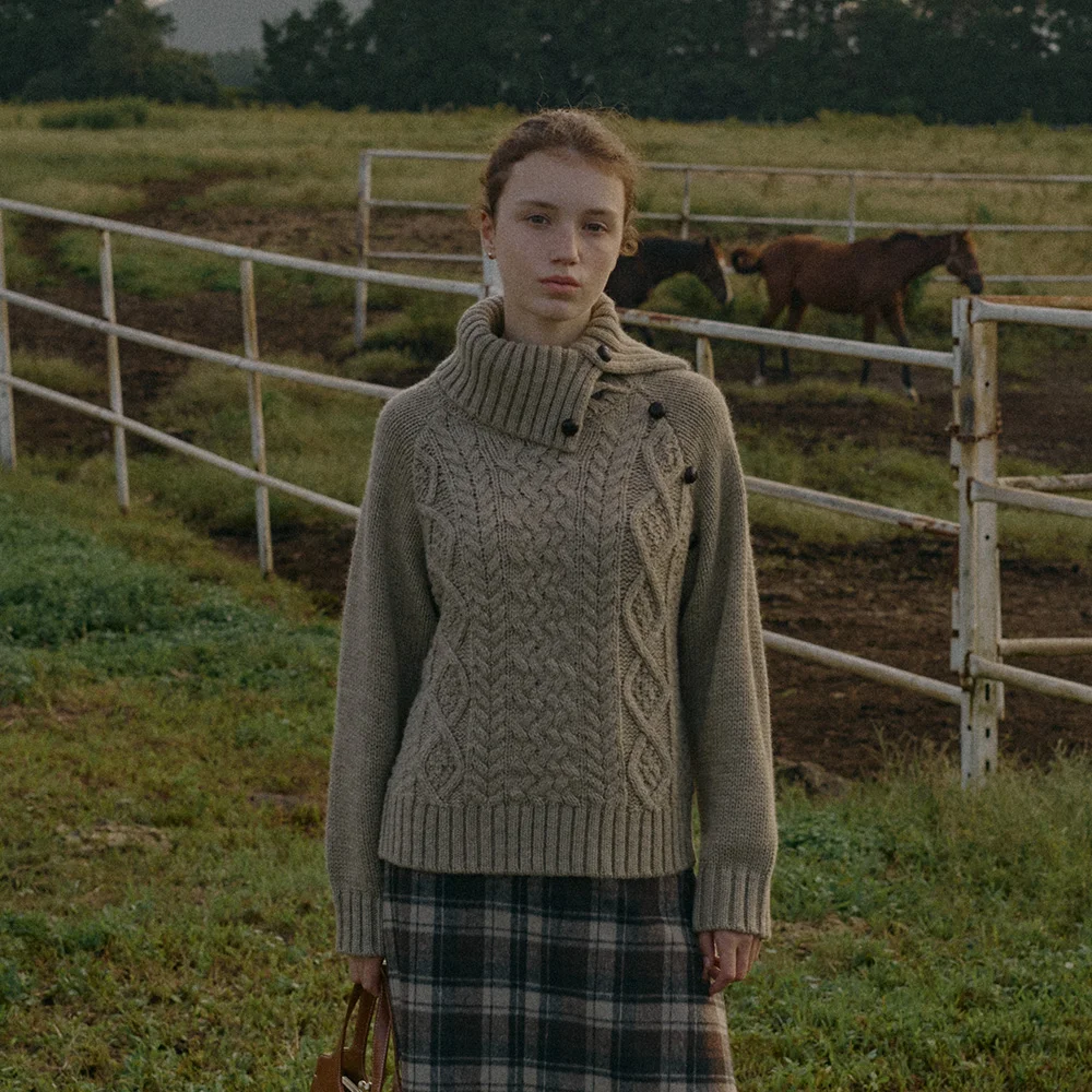 TURTLENECK CABLE KNIT