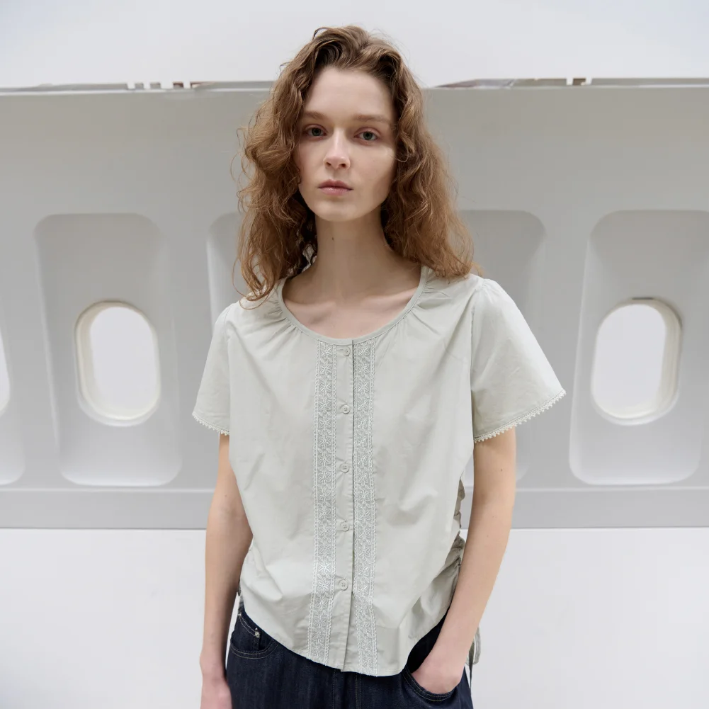 Between Shirring Lace Blouse (Soft Mint)