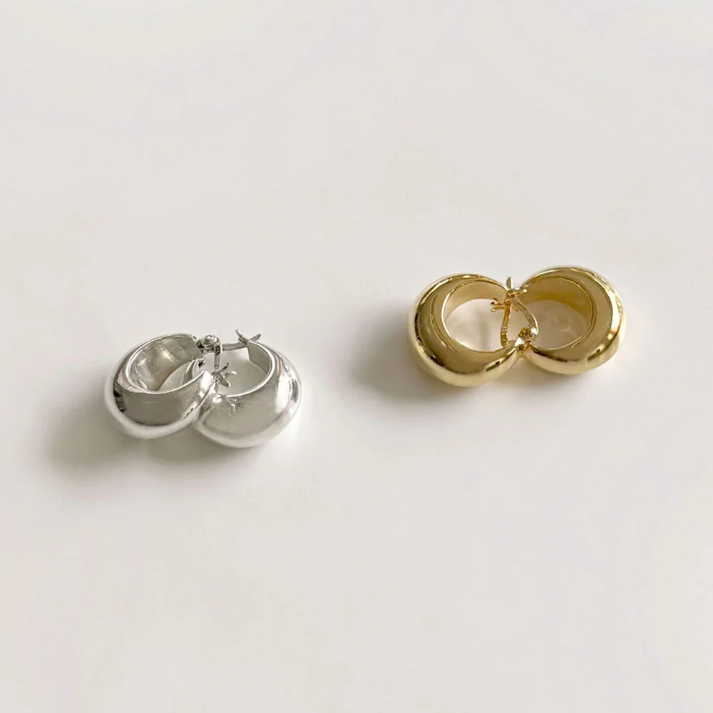 Kim Jieun 著用 Half Moon Bold Earring