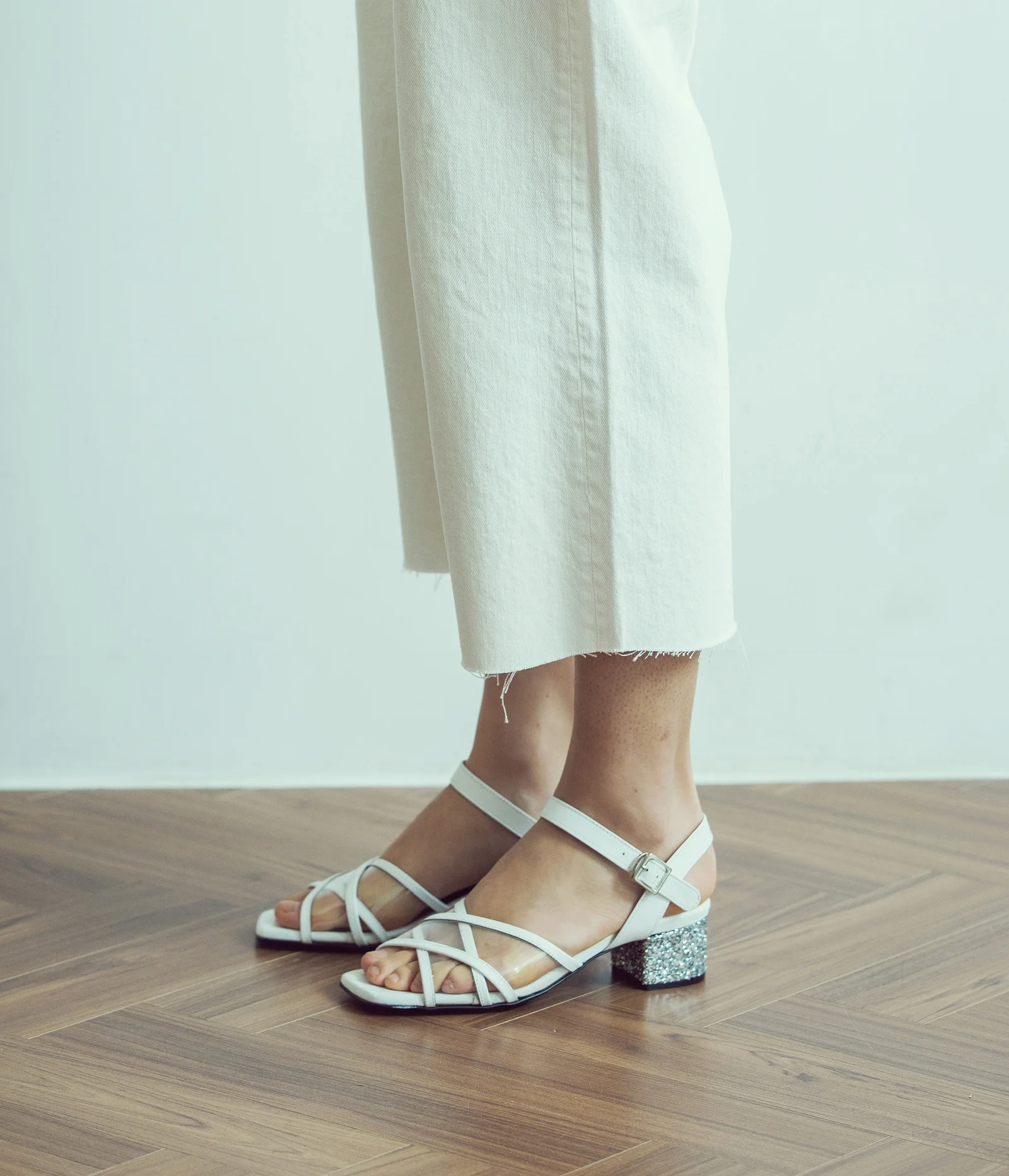 白色 玻璃 X形帶 涼鞋 white lune x strap sandles
