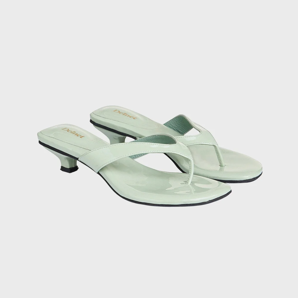 ENAMEL FLIP FLOP IN MINT