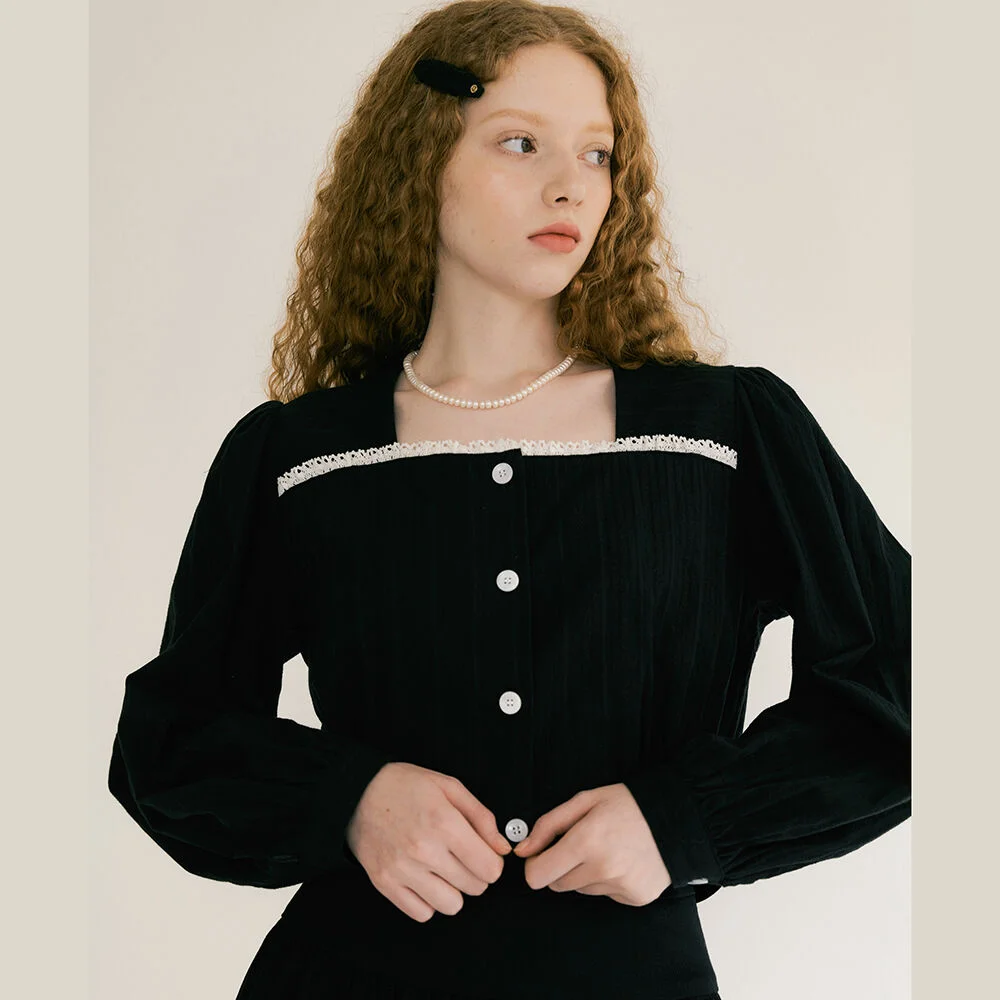 SQUARE CROP LACE BLOUSE - BLACK