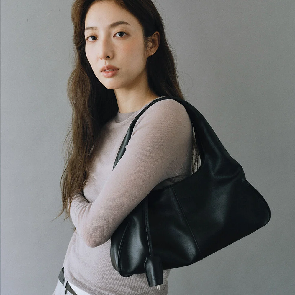 PILLOW HOBO BAG (SOFT BLACK)