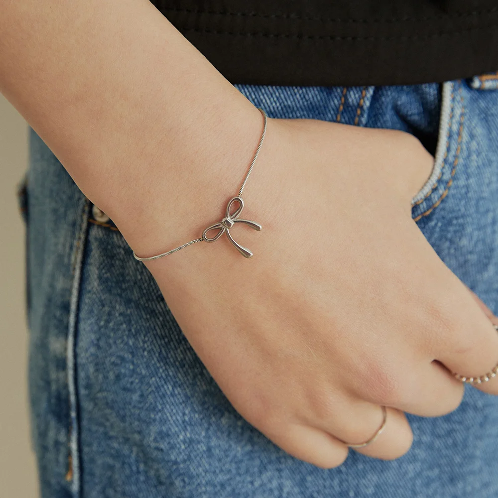 Vintage ribbon bracelet - silver