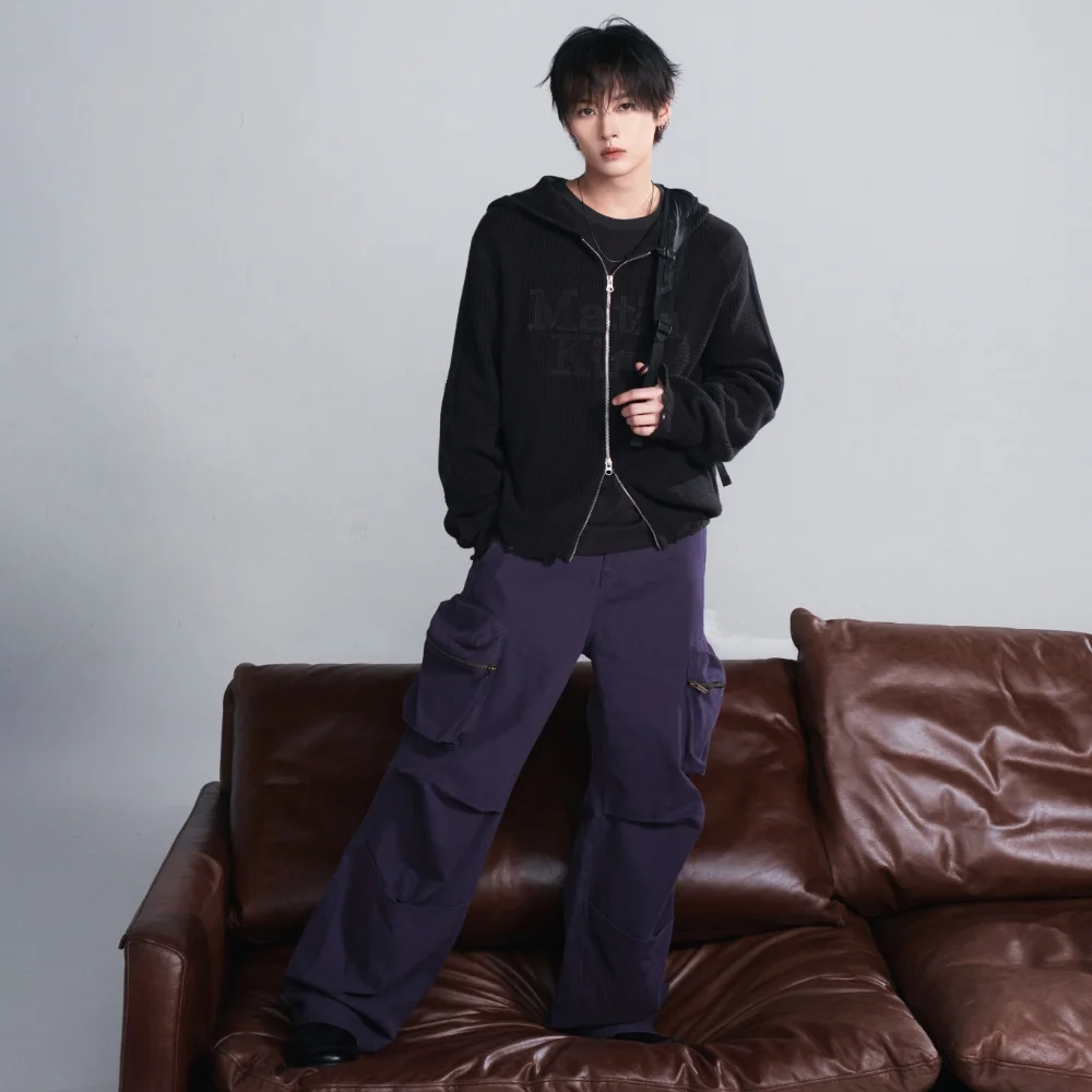 VOLUME TUCK CARGO PANTS IN PURPLE