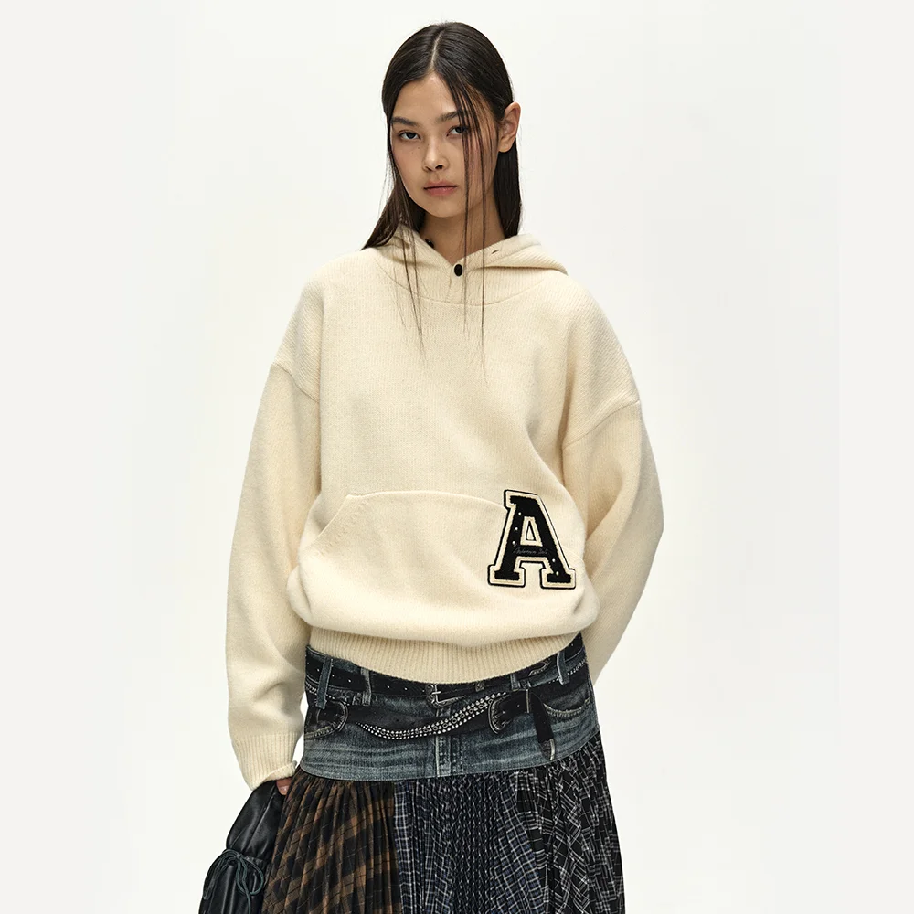 (ESSENTIAL) UNISEX VARSITY PATCH HOODIE (CREAM)