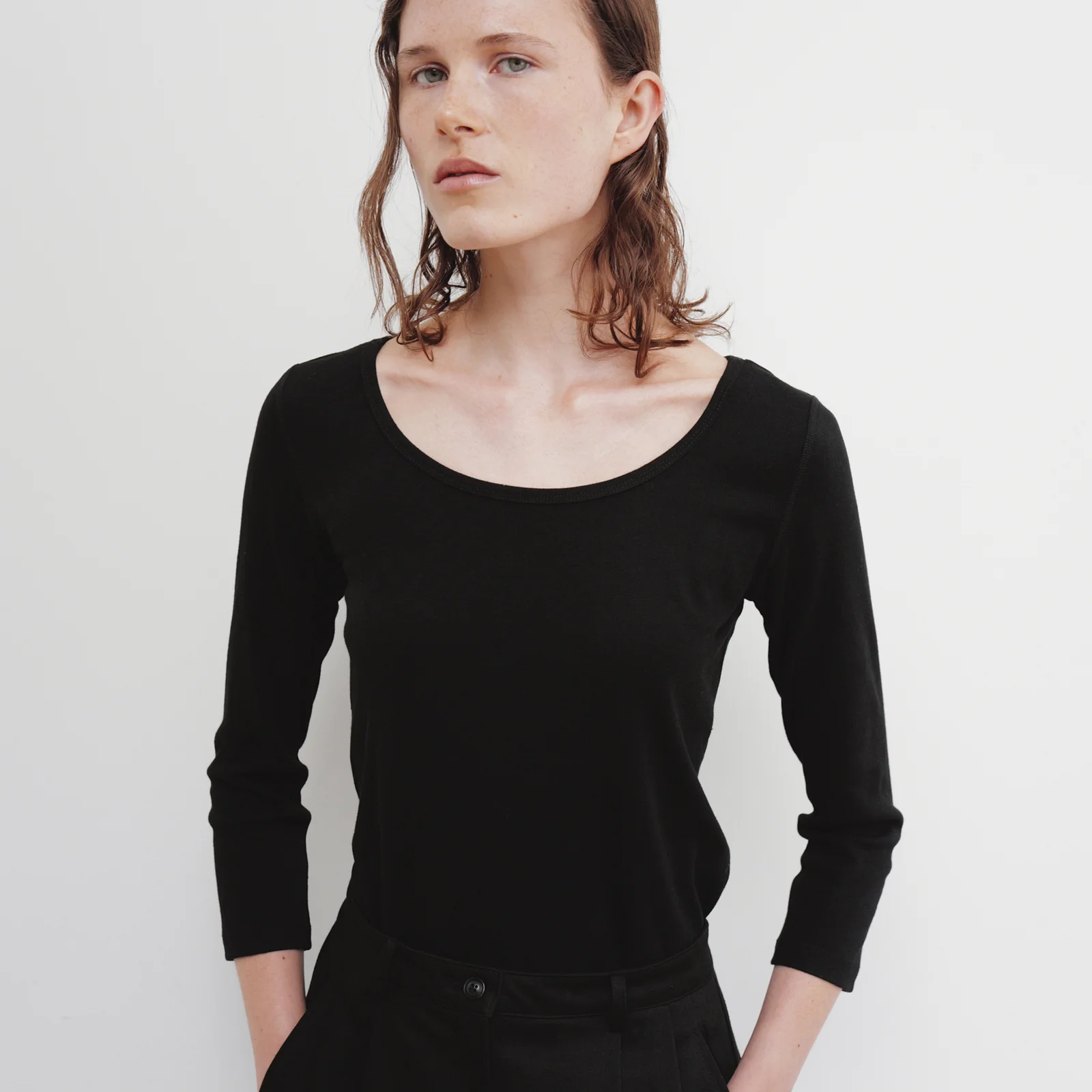 U-Neck Sleeve Top (Black)