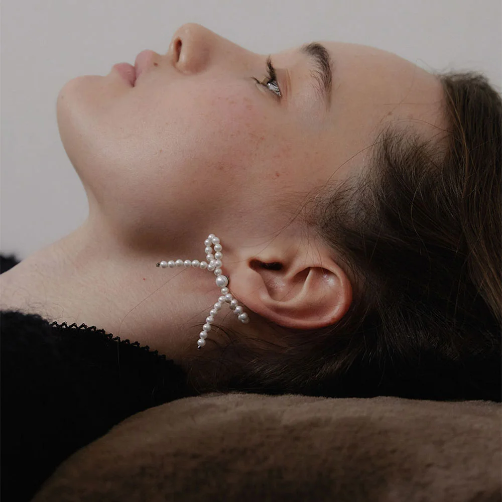 Minimal Pearl Ribbon Earrings (L244MER020)