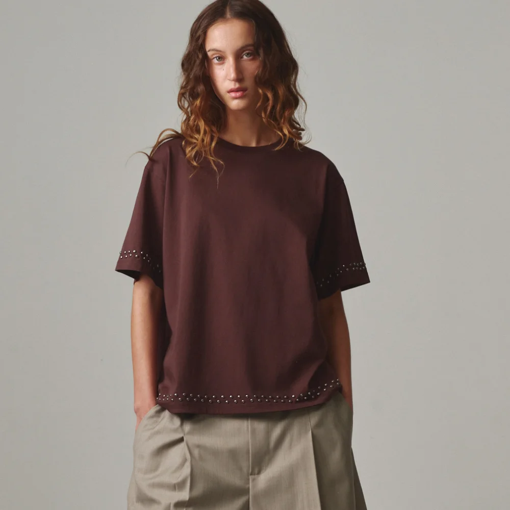 UNISEX, Stud Line Half T-Shirt / BROWN