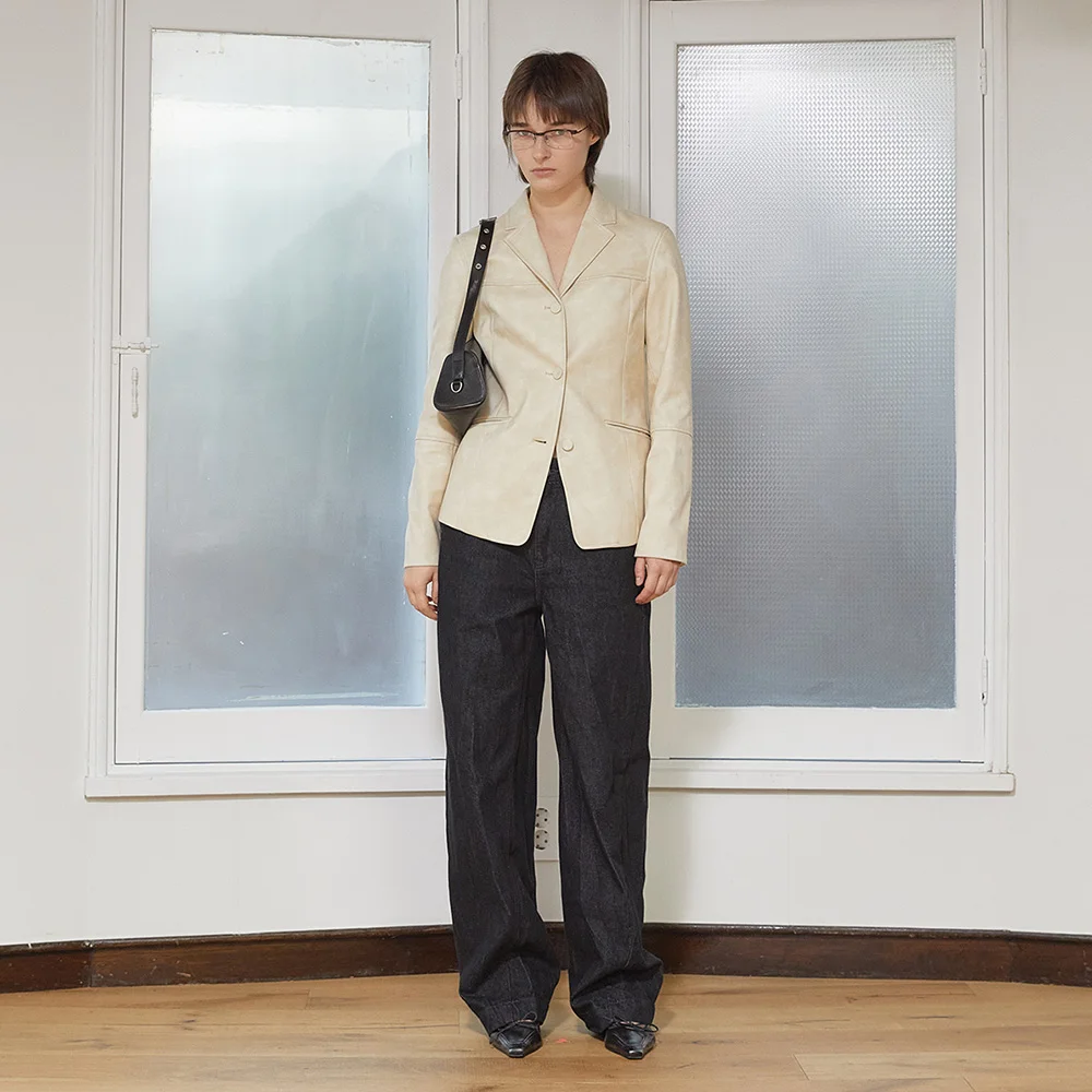 WASHED MATT LEATHER SINGLE BLAZER IN LIGHT BEIGE