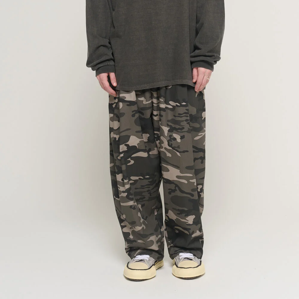 CAMO RANDOM PATTERN LOOP BALLOON PANTS (BLACK)