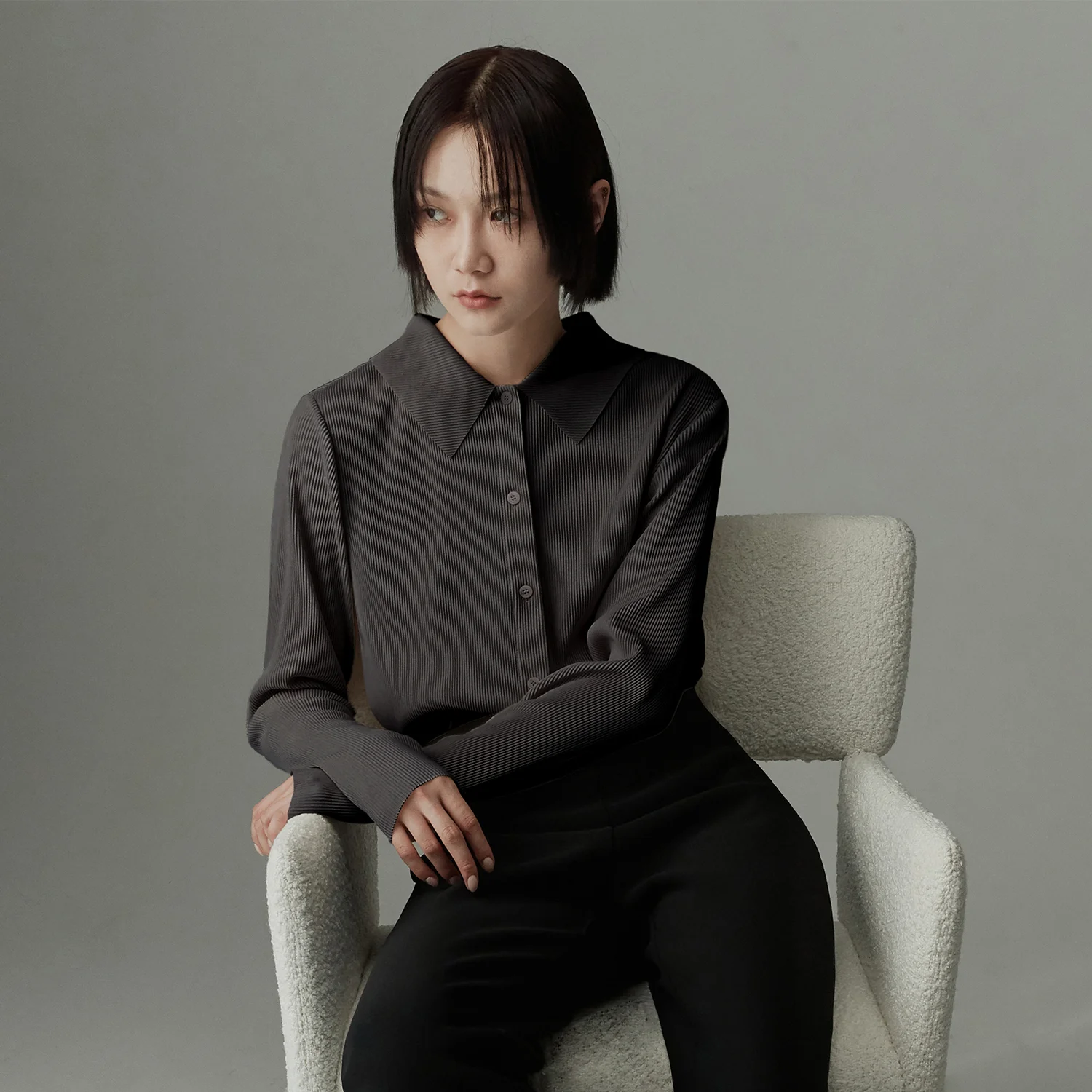 WIDE COLLAR PLEATED BLOUSE DY