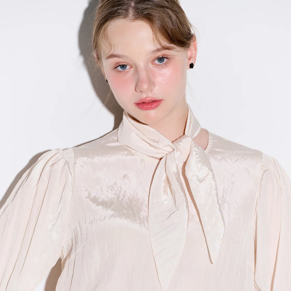 Shining scarf blouse_Ivory
