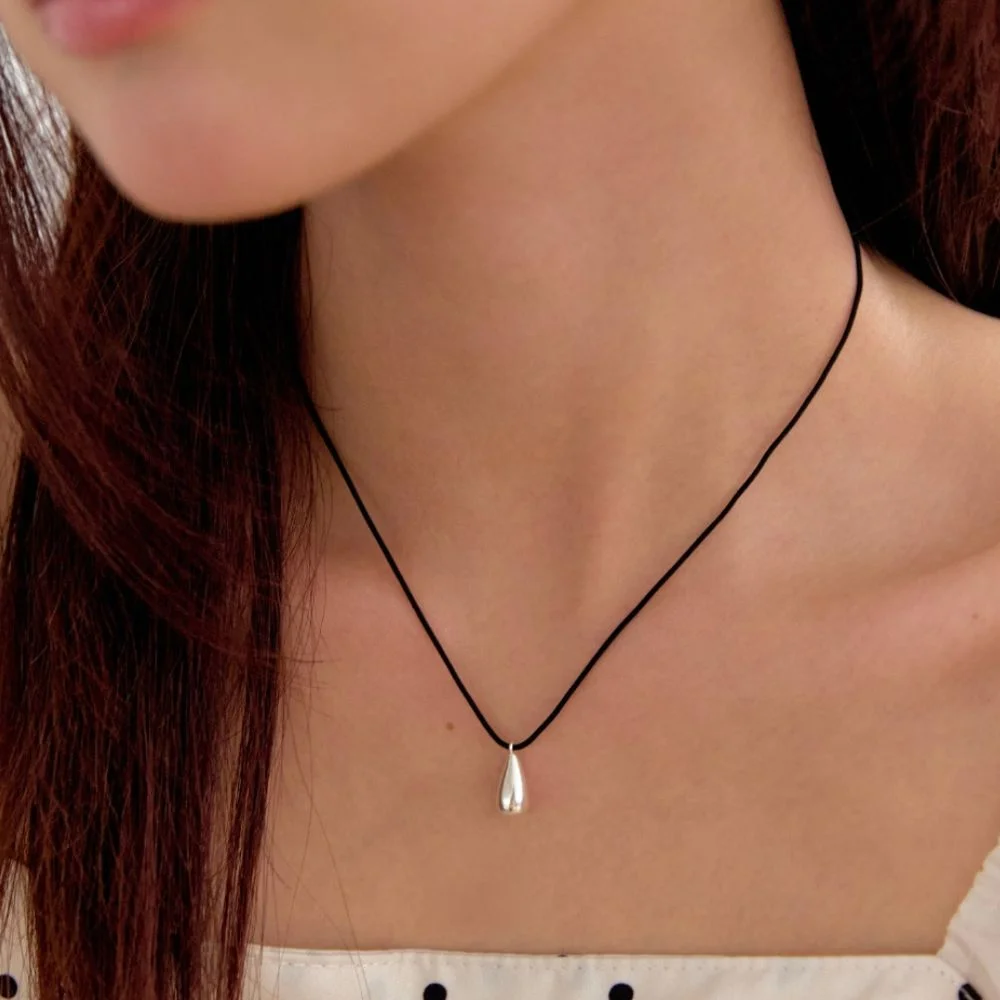 Water black necklace