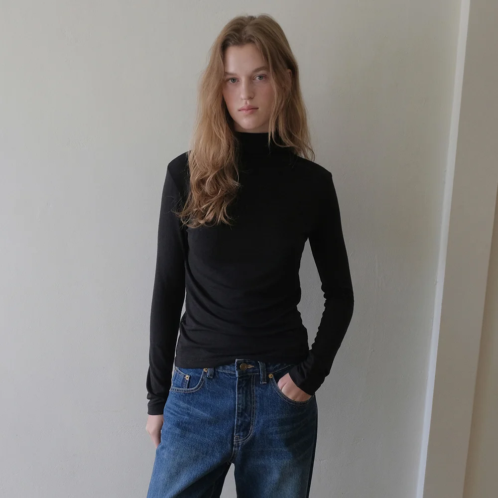 Lettering Turtleneck Top - Black