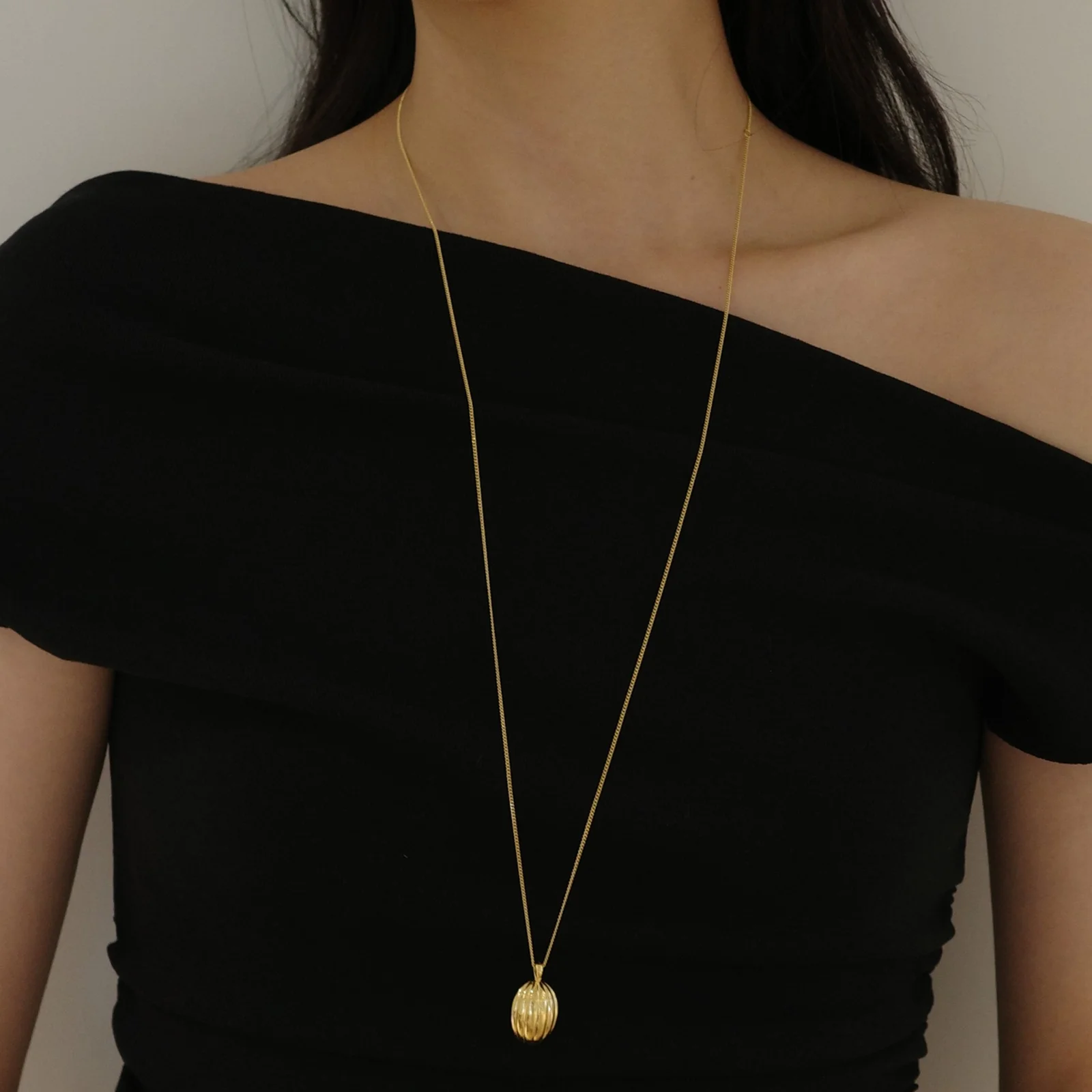 Orb long Necklace (gold)