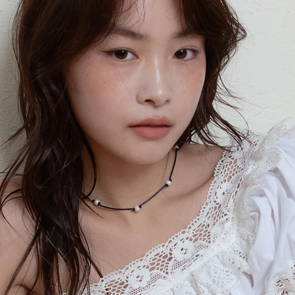 water pearl string necklace - black