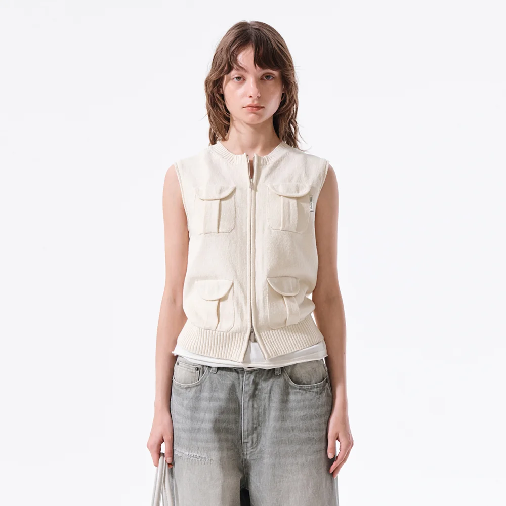 POCKET WASHED KNIT VEST IN LIGHT BEIGE