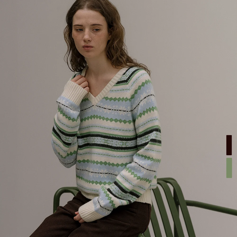 Vintage punching jacquard V-neck knit _